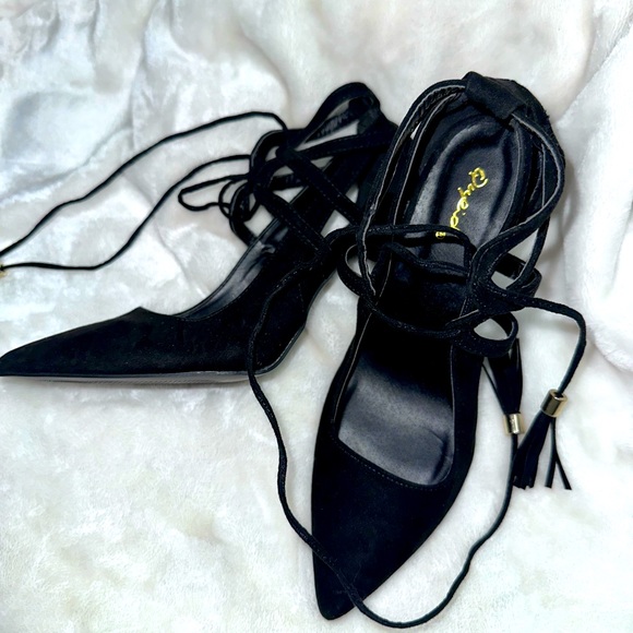 Lace up black heels - Picture 1 of 5